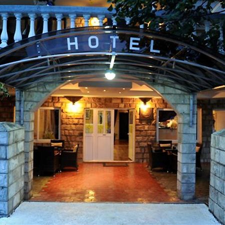Hotel Evropa Podgorica Ngoại thất bức ảnh