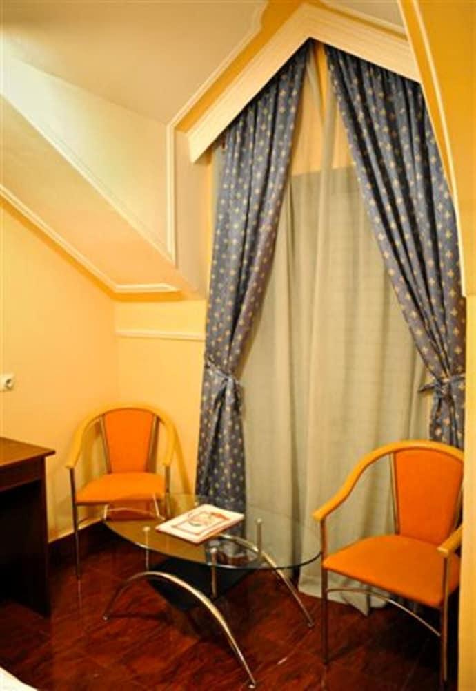 Hotel Evropa Podgorica Ngoại thất bức ảnh