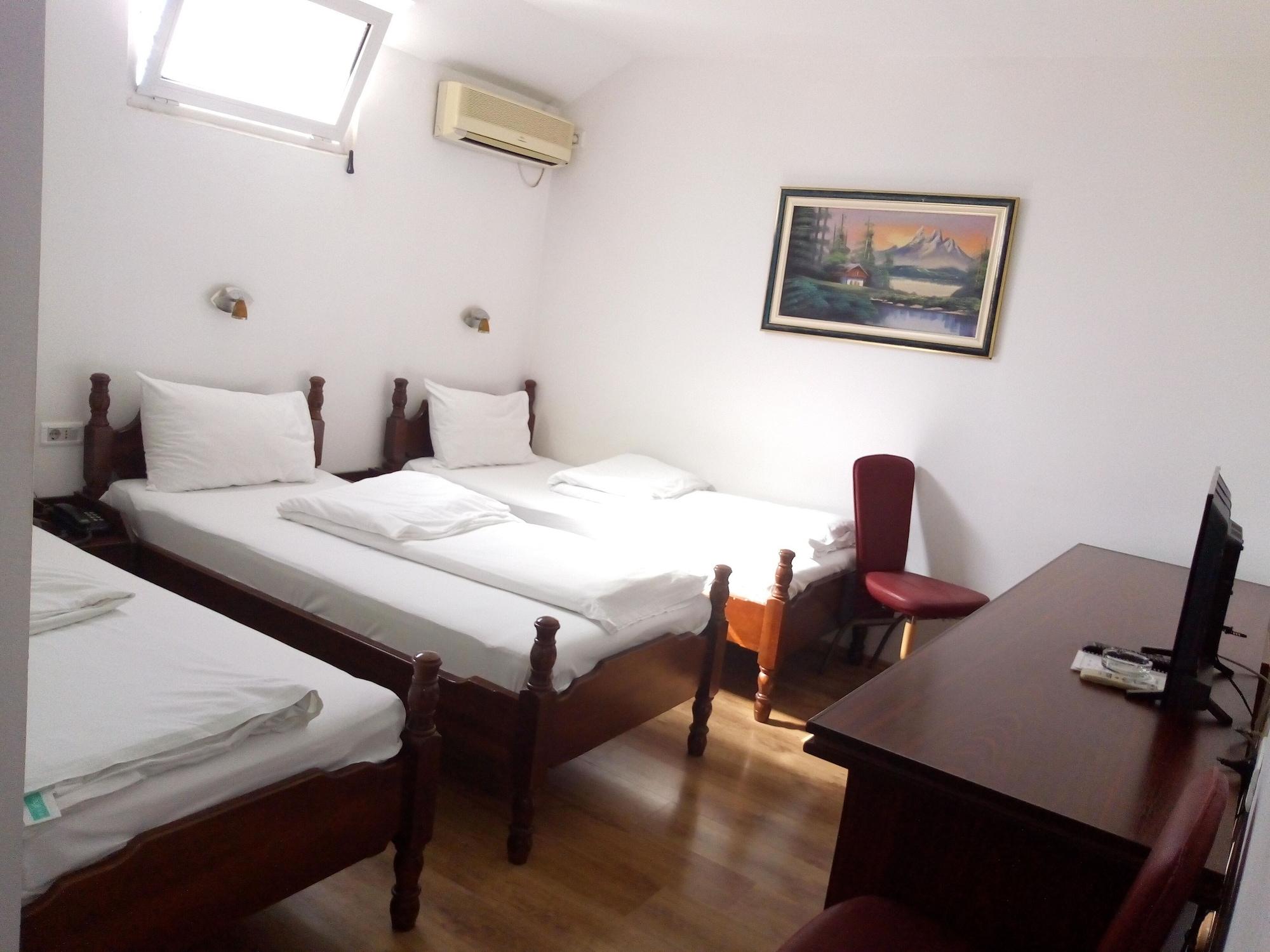 Hotel Evropa Podgorica Ngoại thất bức ảnh