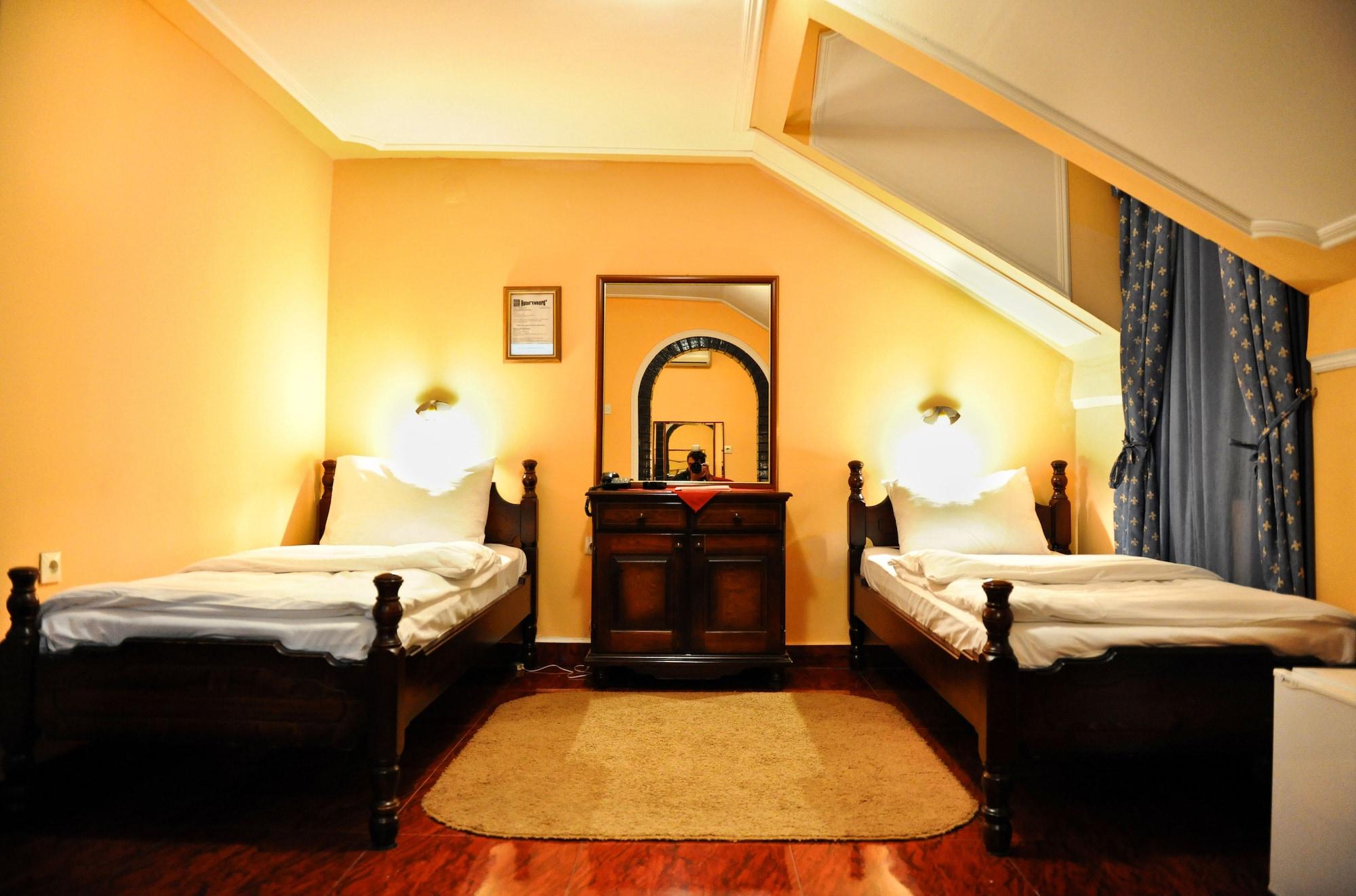Hotel Evropa Podgorica Ngoại thất bức ảnh
