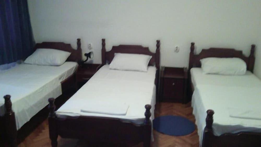 Hotel Evropa Podgorica Ngoại thất bức ảnh