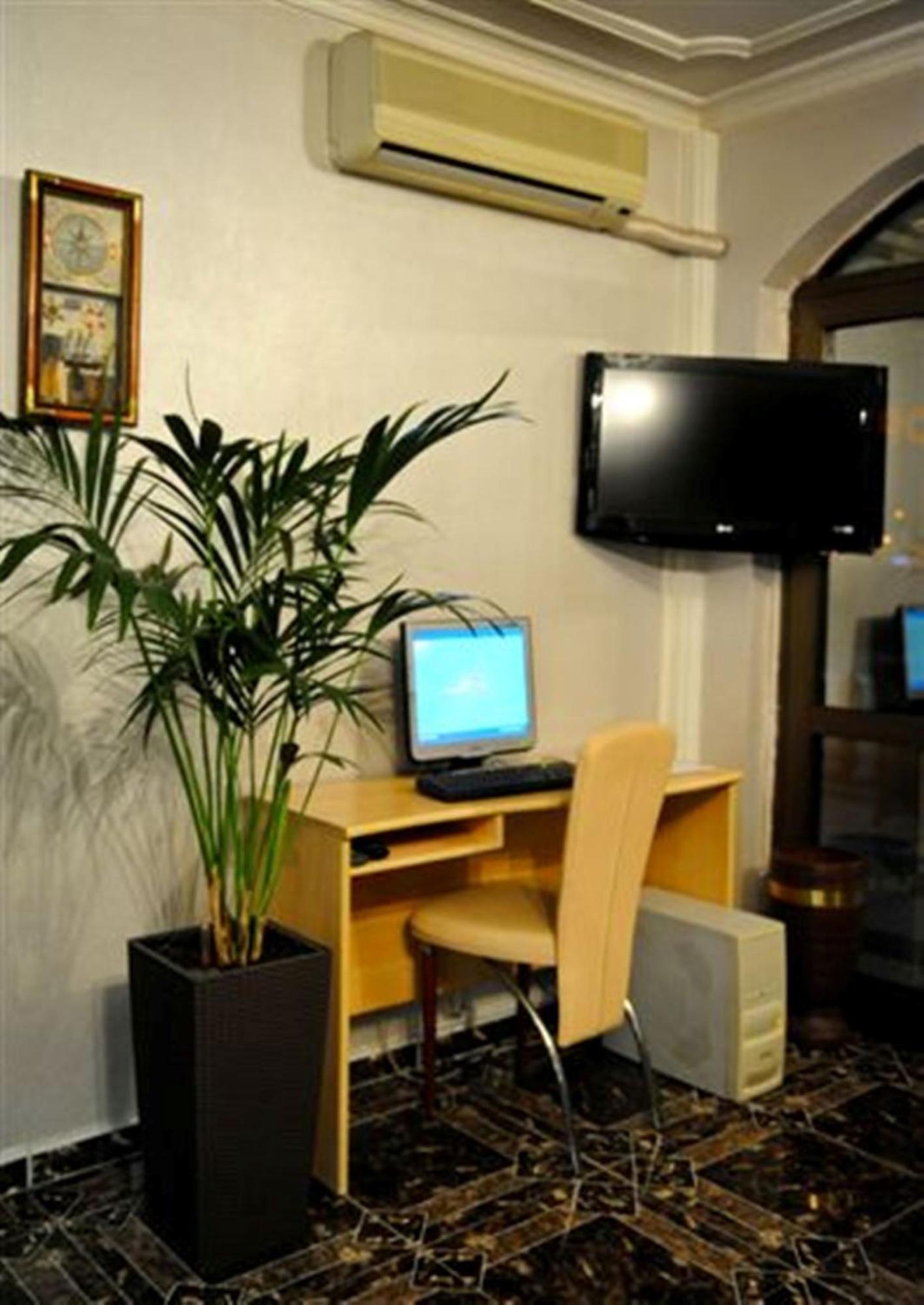 Hotel Evropa Podgorica Ngoại thất bức ảnh