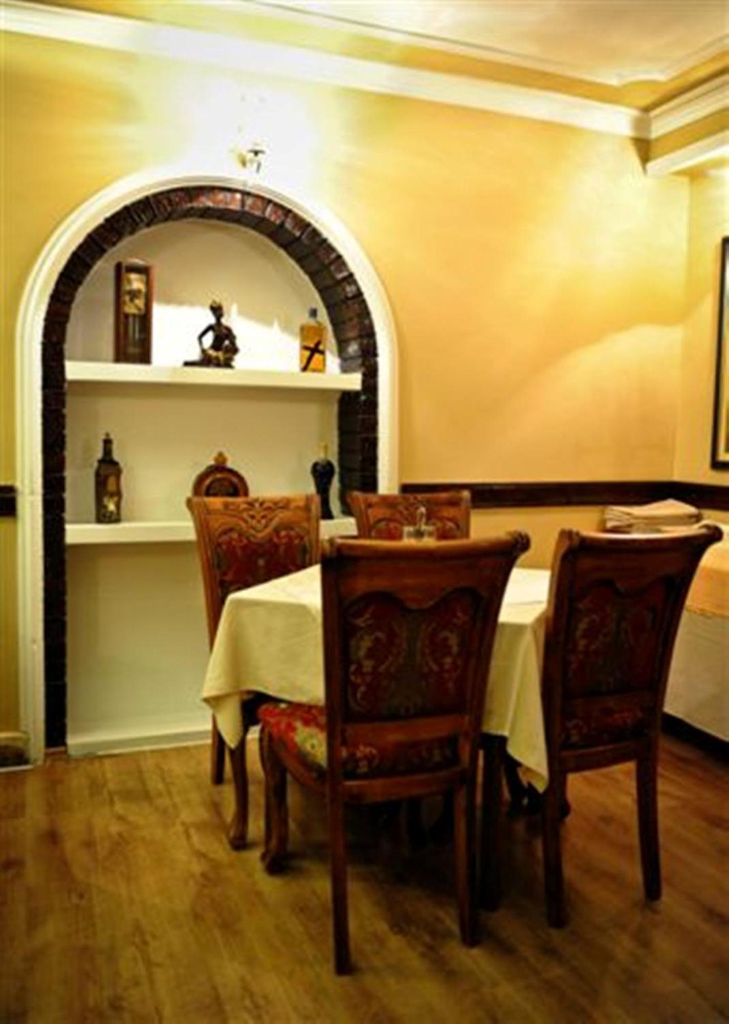 Hotel Evropa Podgorica Ngoại thất bức ảnh