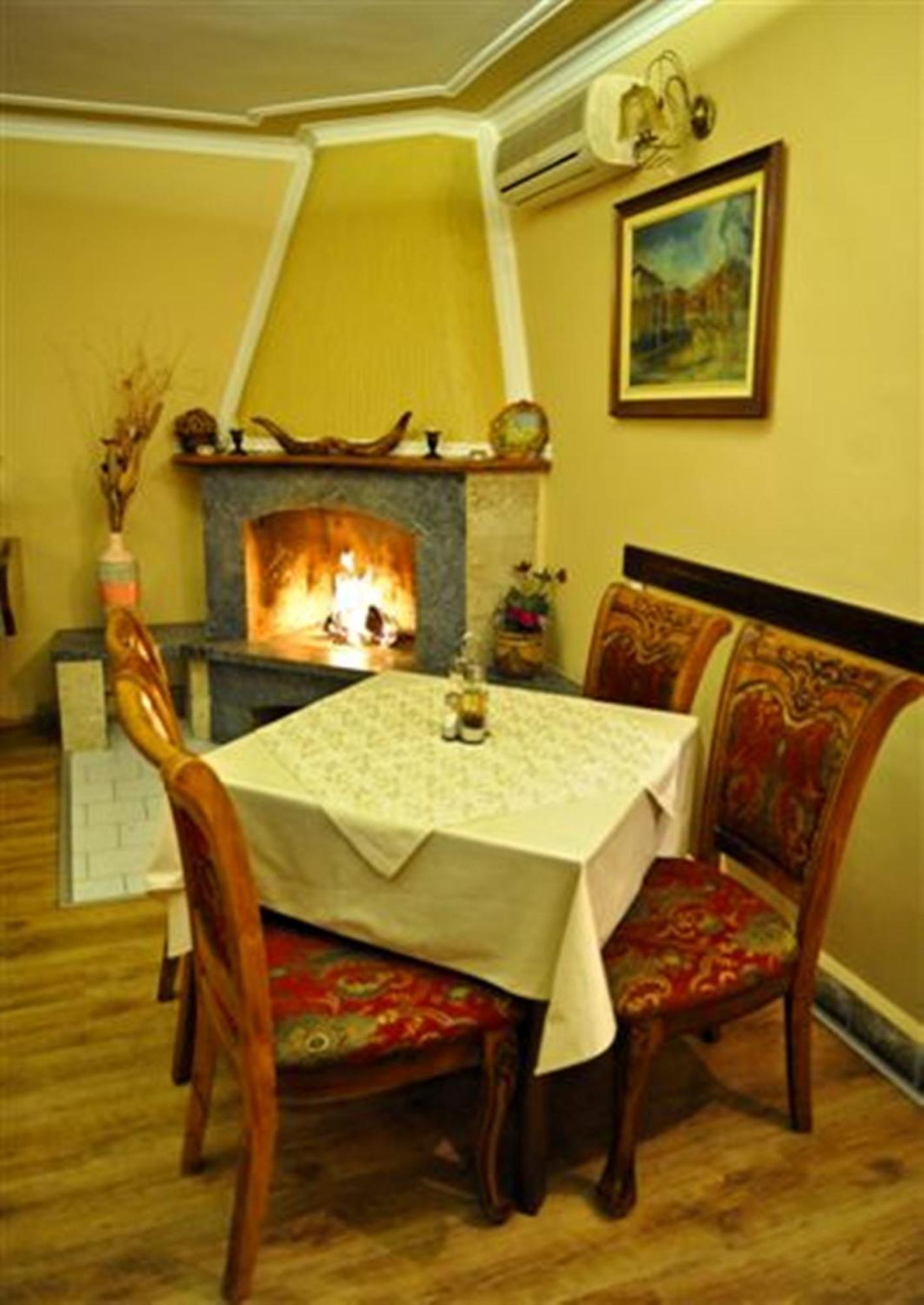 Hotel Evropa Podgorica Ngoại thất bức ảnh