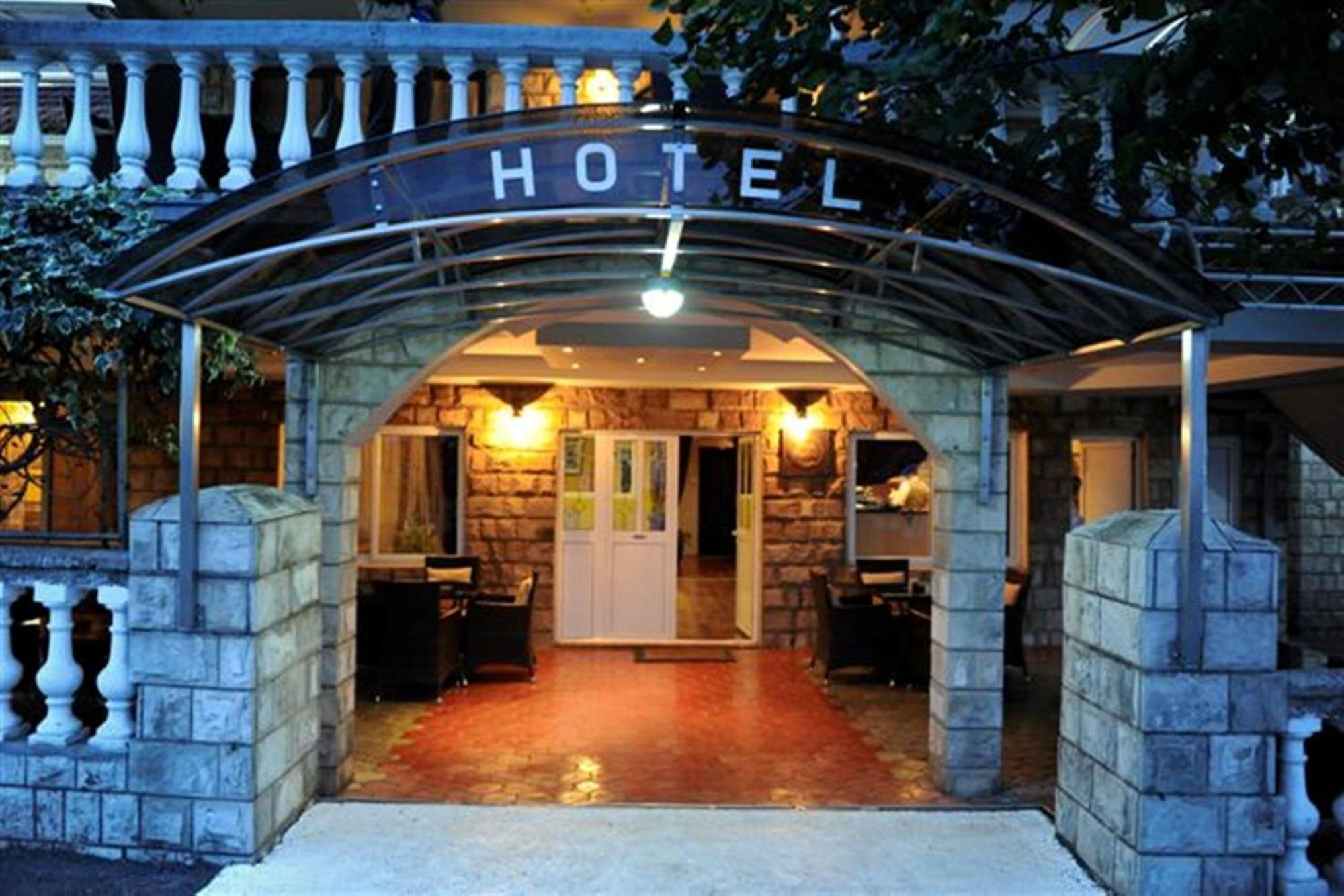 Hotel Evropa Podgorica Ngoại thất bức ảnh