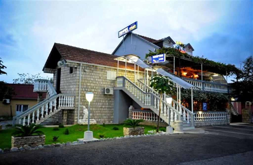 Hotel Evropa Podgorica Ngoại thất bức ảnh